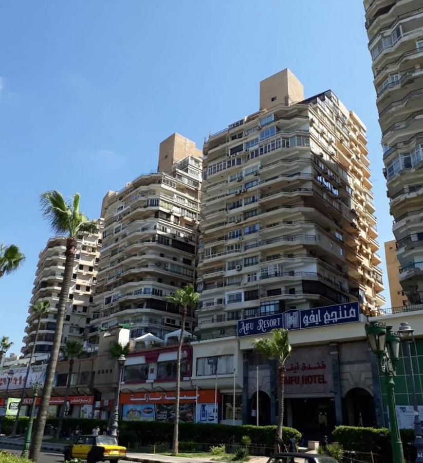 Ferienwohnung Sea&Garden View at Al-Muntazh Towers - إطلاله علي البحر و حدائق قصر المنتزه Alexandria Exterior foto
